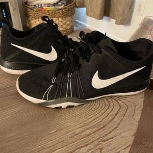 Nike free TR 6 sneakers!